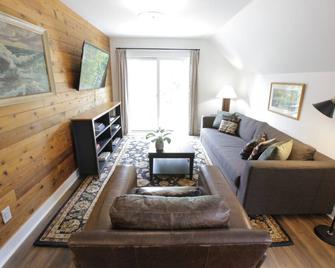 Raven Lady #201- Ucluelet Sleeps 6 Pet Friendly - Ucluelet - Wohnzimmer