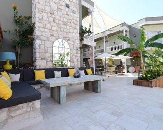 Marge Hotel - Cesme - Patio