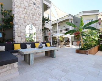 Marge Hotel - Cesme - Patio