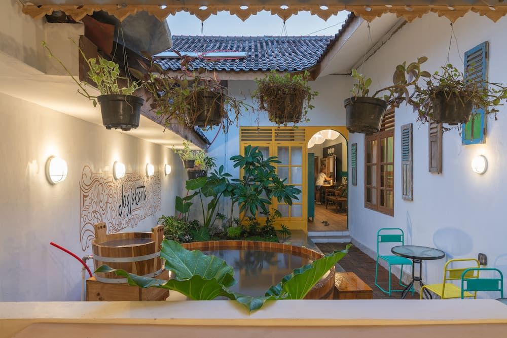 Wonderloft Hostel Jogja - יוגיאקרטה - פטיו