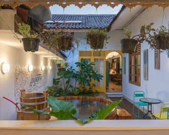 Wonderloft Hostel Jogja - יוגיאקרטה - פטיו