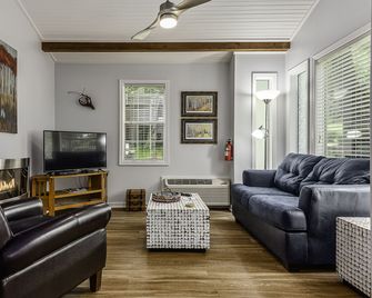 The Woods Cabins - Eureka Springs - Sala de estar