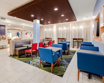 Holiday Inn Express Calhoun South by IHG - Calhoun - Lounge