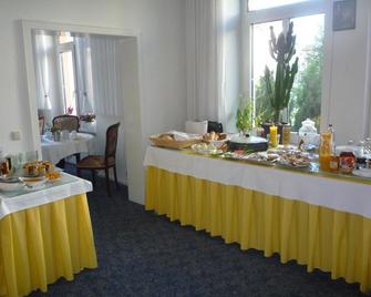卡羅琳霍夫酒店 - 巴特皮爾蒙特 - 自助餐