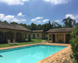 Chácara com Muito Verde e Tranquilidade - Sorocaba - Piscina