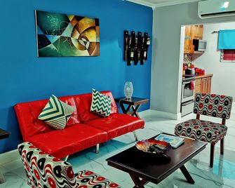 Casa Alexandria Guest Apartment - Kingston - Living room