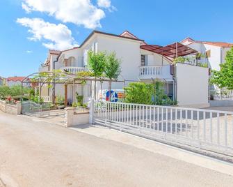 Apartment and Room Stefanija - Vodice