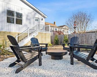 Modern Family Retreat – Roomy, Chic, and Close to DE Turf, Casino & the Beaches! - Harrington - Binnenhof