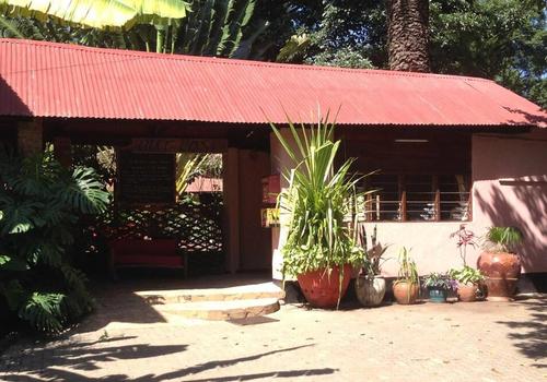 Outpost Lodge da 48 €. Lodge a Arusha - KAYAK