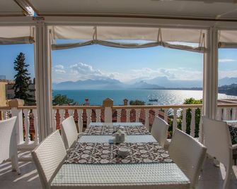 بنسون باجوس - أنطاليا - شرفة