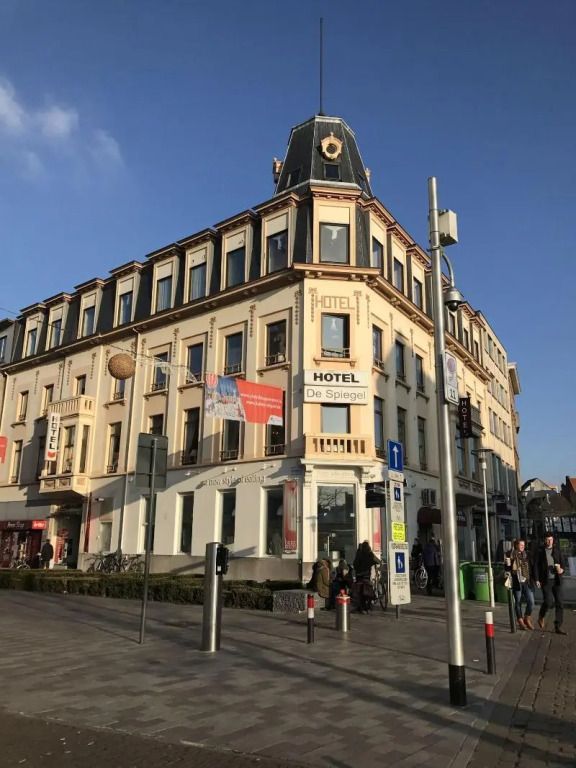 هوتل دو سبيجيل