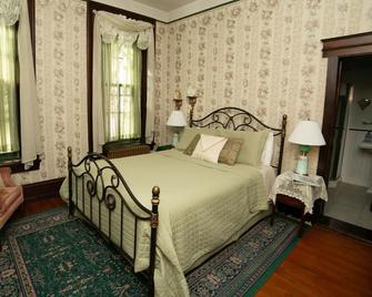 Faunbrook Bed & Breakfast - West Chester - Bedroom