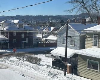 Charming 1-king-bedroom apartment in Johnstown - Johnstown
