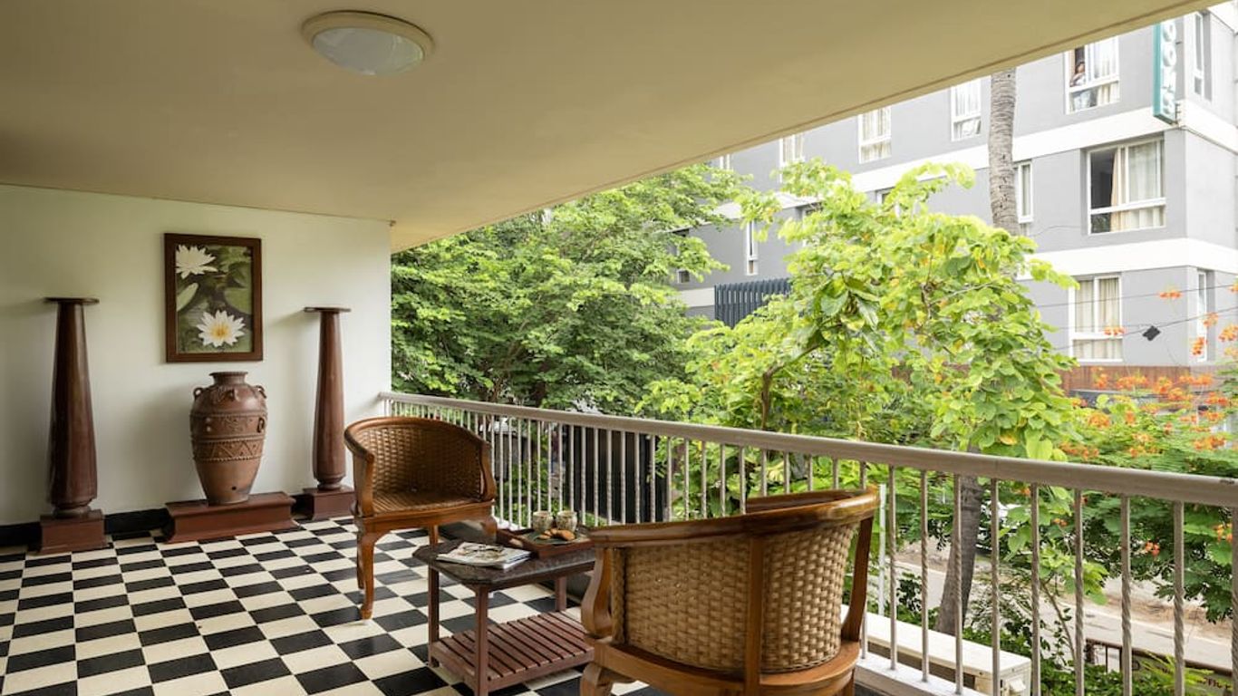 Hanu Reddy Residences Wallace Garden