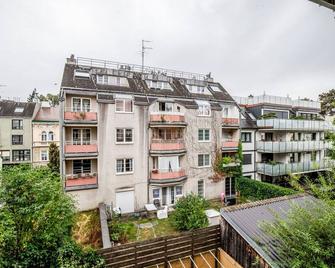 Terrific Hietzing 1BR, close to Train Station & Tram, by Blueground - Vienna