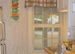 Historic Log Cabin Circa 1800 - Private - Less Than 23 Miles From Nashville - Hendersonville - Bathroom