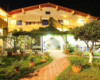 Vias - Neapoli Vion - Gebouw