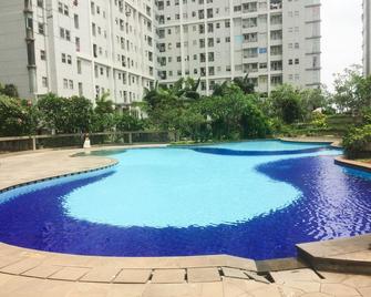 Comfy and Modern 2BR Seasons City Apartment with City View - Jakarta - Pool