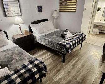 Rolling Hills Motel - Wantage - Bedroom