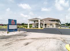 Motel 6 Berea - Береа - Здание