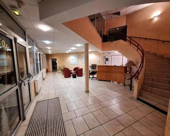 Hotel Au Bon Sejour - Вітрі-ле-Франсуа - Лоббі