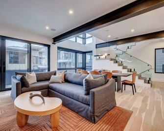 The Ridgeline | 5BR Brand New Ski-In Canyons Village, Walk to Lifts - Kamas
