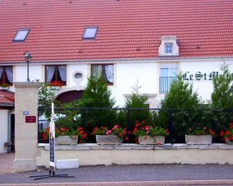 Hôtel Le Saint Martin - Bourg-Sainte-Marie - Edificio