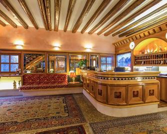 Messner Palace - Venice - Front desk