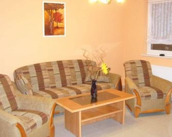 Vacation apartment Eichhörnchen - Holiday home Jägerswalde - Güstrow - Wohnzimmer