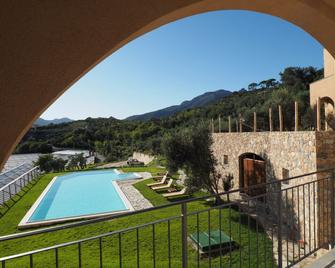 Agriturismo I Castellari - Pietra Ligure - Piscina