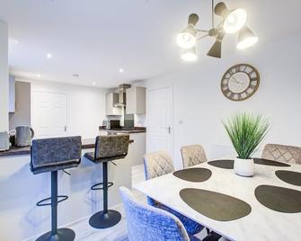 33 Cranesbill Close, Stanway, Colchester - Colchester - Dining room