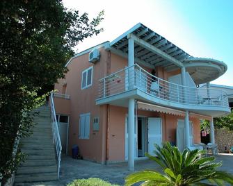 Apartment a 45sqm, unobstructed sea view, about 150m to the sea - Donja Klada - Edificio