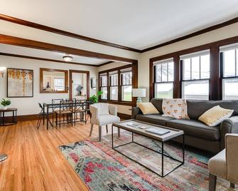 Beautiful Boho Bungalow walk 2 Lake, Beach, Restaurants - Minneapolis