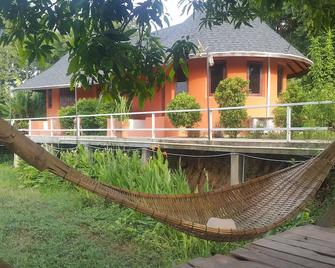 Khemmarat Baandin Resort - Ban Song Khon - Sala de estar