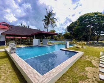 Create unforgettable memories in our charming and affordable villa — Book now! - Moalboal - Pool