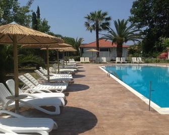 Koulouris Beach Hotel - Kavos - Uima-allas