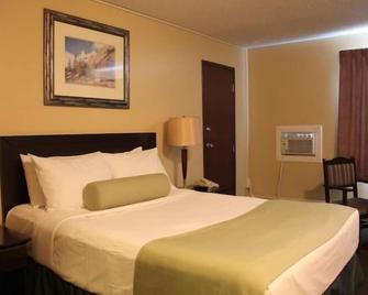 Acorn Motel - Grande Cache - Bedroom