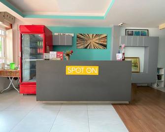 Spot On 90283 27 Muntri - Penang - Рецепція
