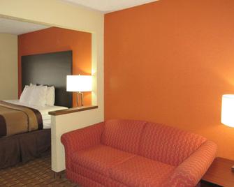 Quality Inn & Suites - Benton Harbor - Bedroom