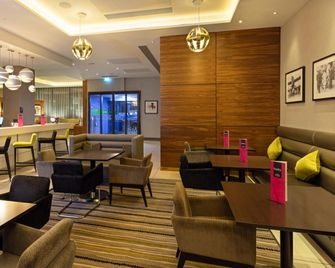Hampton by Hilton London Croydon - Croydon - Bar