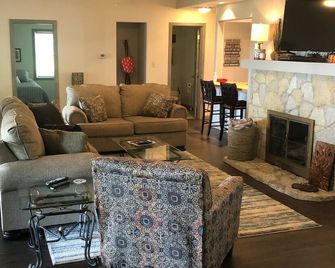 1/2 Acre Lake Front On Tippecanoe - Syracuse - Sala de estar