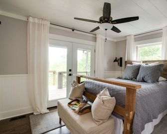 Mashburn Mountain Lodge - Spa · River & Blue Ridge Views · Near Lake Rabun-Ev - Lakemont - Bedroom