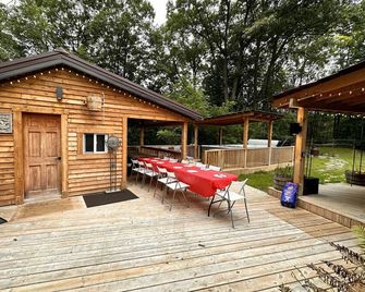 Green Oaks Lodge in King - King City - Patio