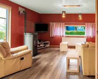 Lovely Holiday Home in Waimes with Sauna - Ovifat - Living room