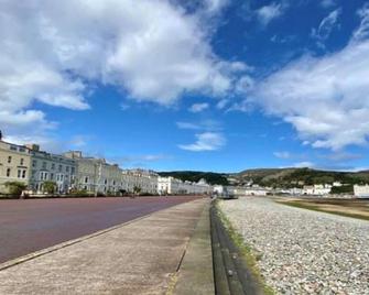 Risboro Hotel - Llandudno - Budova