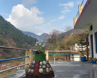 The Devdwar Yoga Resort - Uttarkāshi - Balcón