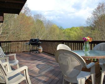 Vacation Rental - Choose from 5 nearby mountains or relax in peace & comfort - Chester - Balcony