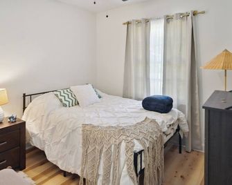Urban Farmhouse with a Modernism Twist! - Moultrie - Bedroom