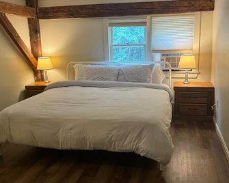 Charming 2-bedroom barn in Northfield with WiFi and AC - Northfield - Bedroom