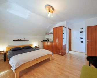 Guesthouse S - Luce - Bedroom